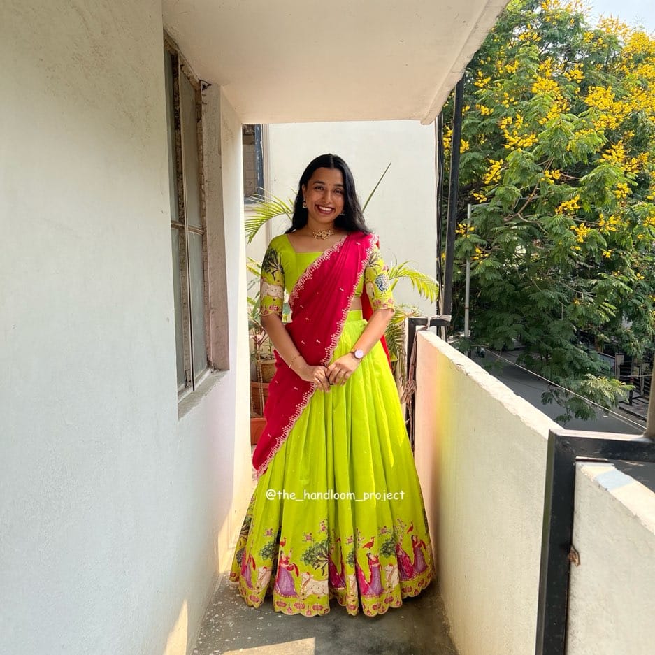 Parrot Green Pink Motif