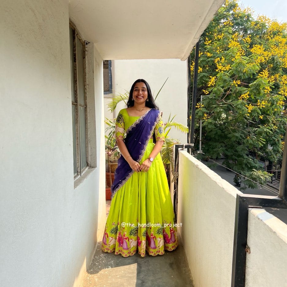 Parrot Green Violet Motif