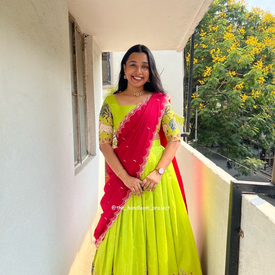 Parrot Green Pink Motif