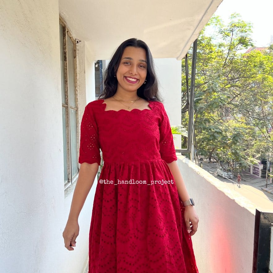 Red hakoba dress