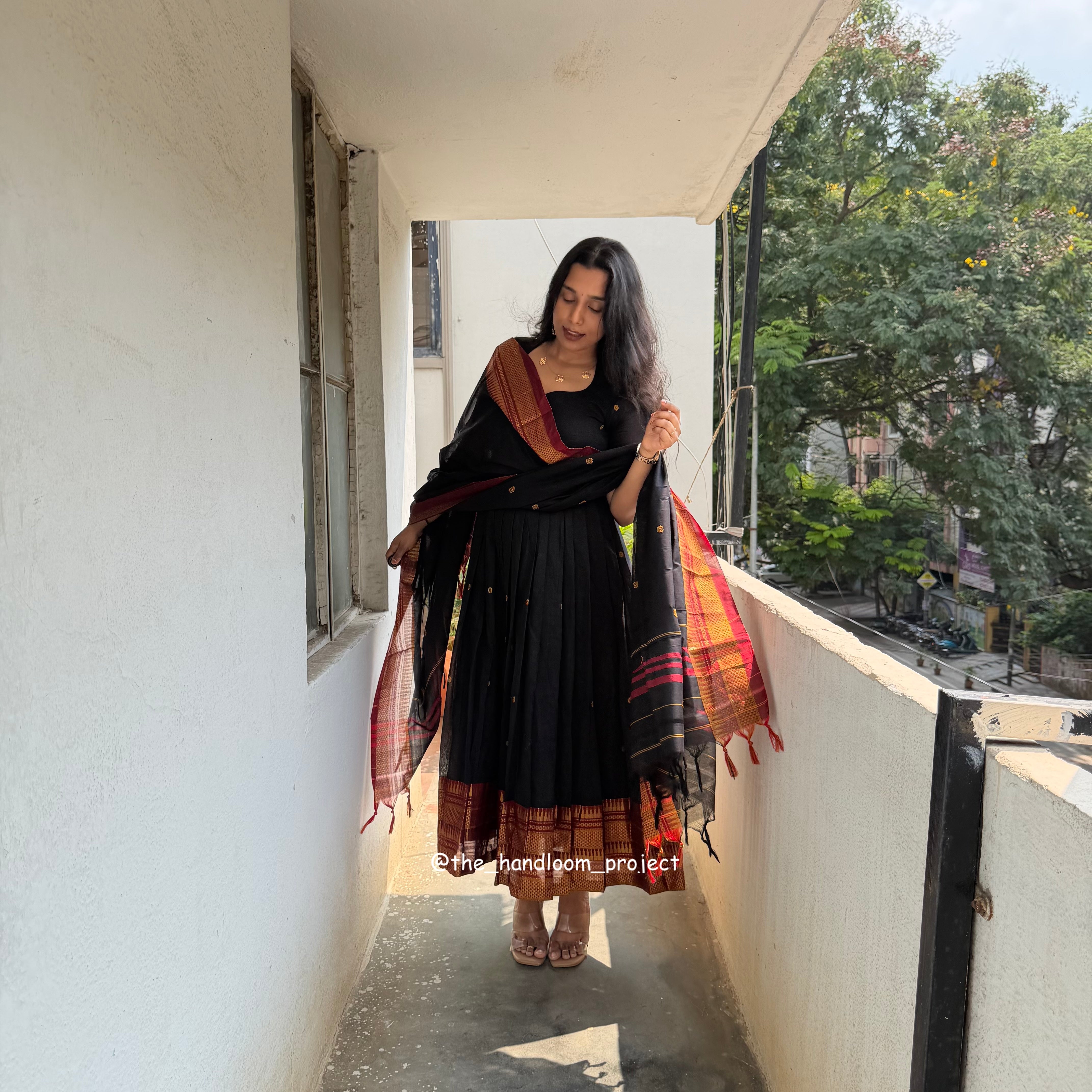 Black - dhara