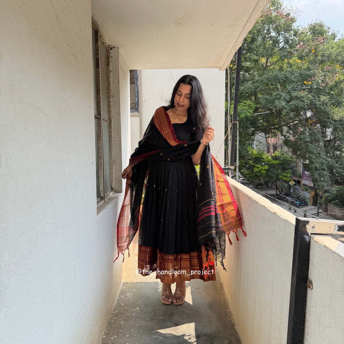 Black - dhara