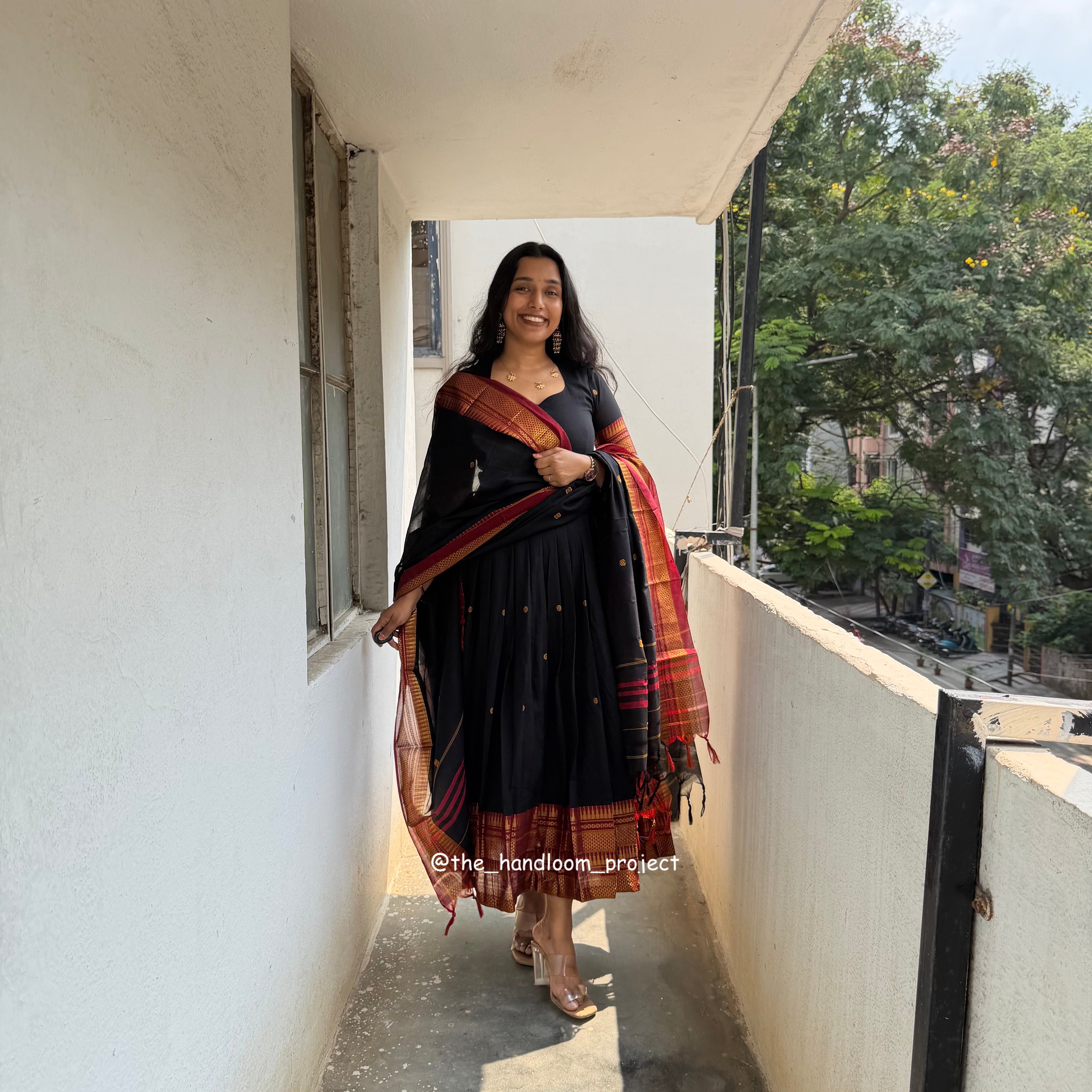Black - dhara