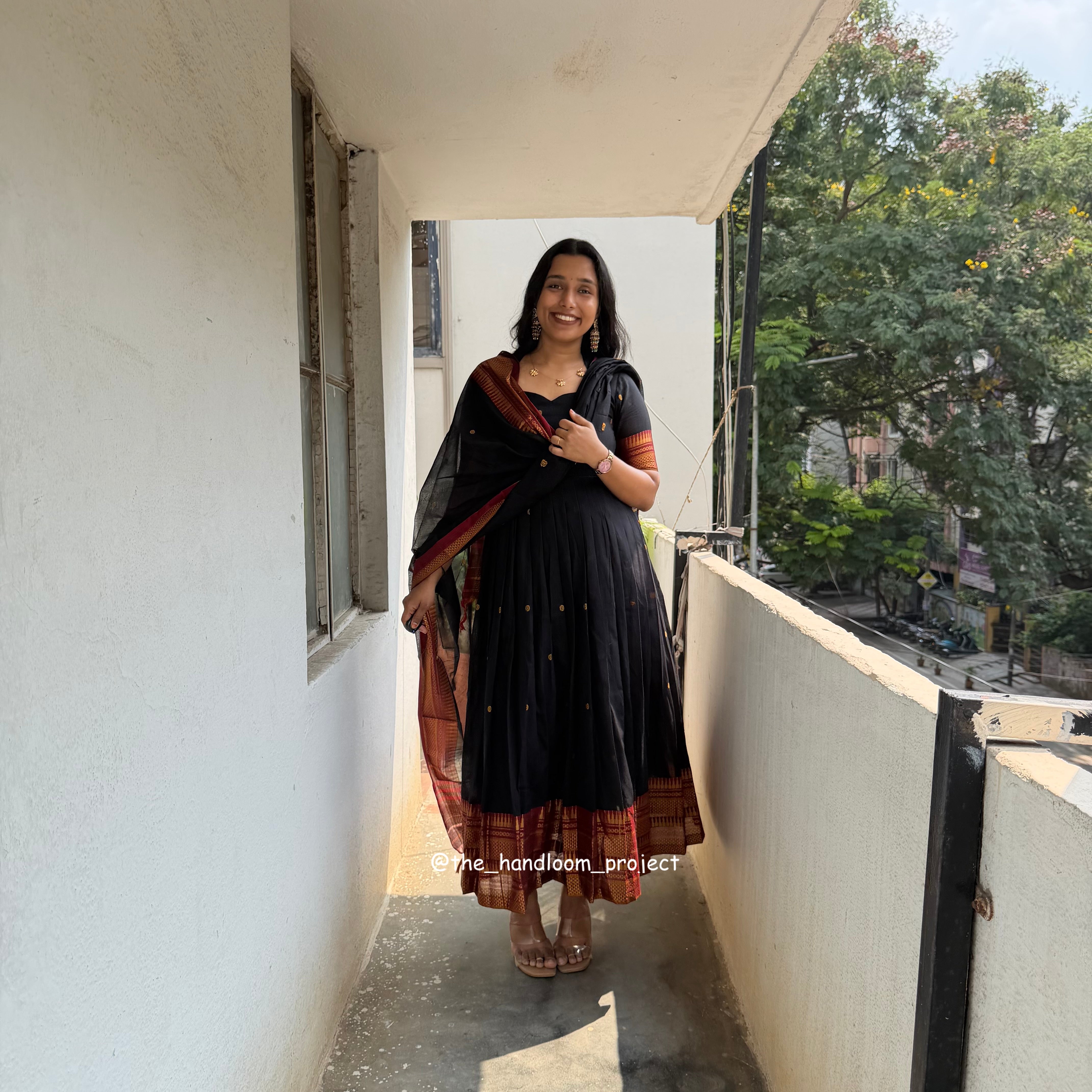 Black - dhara
