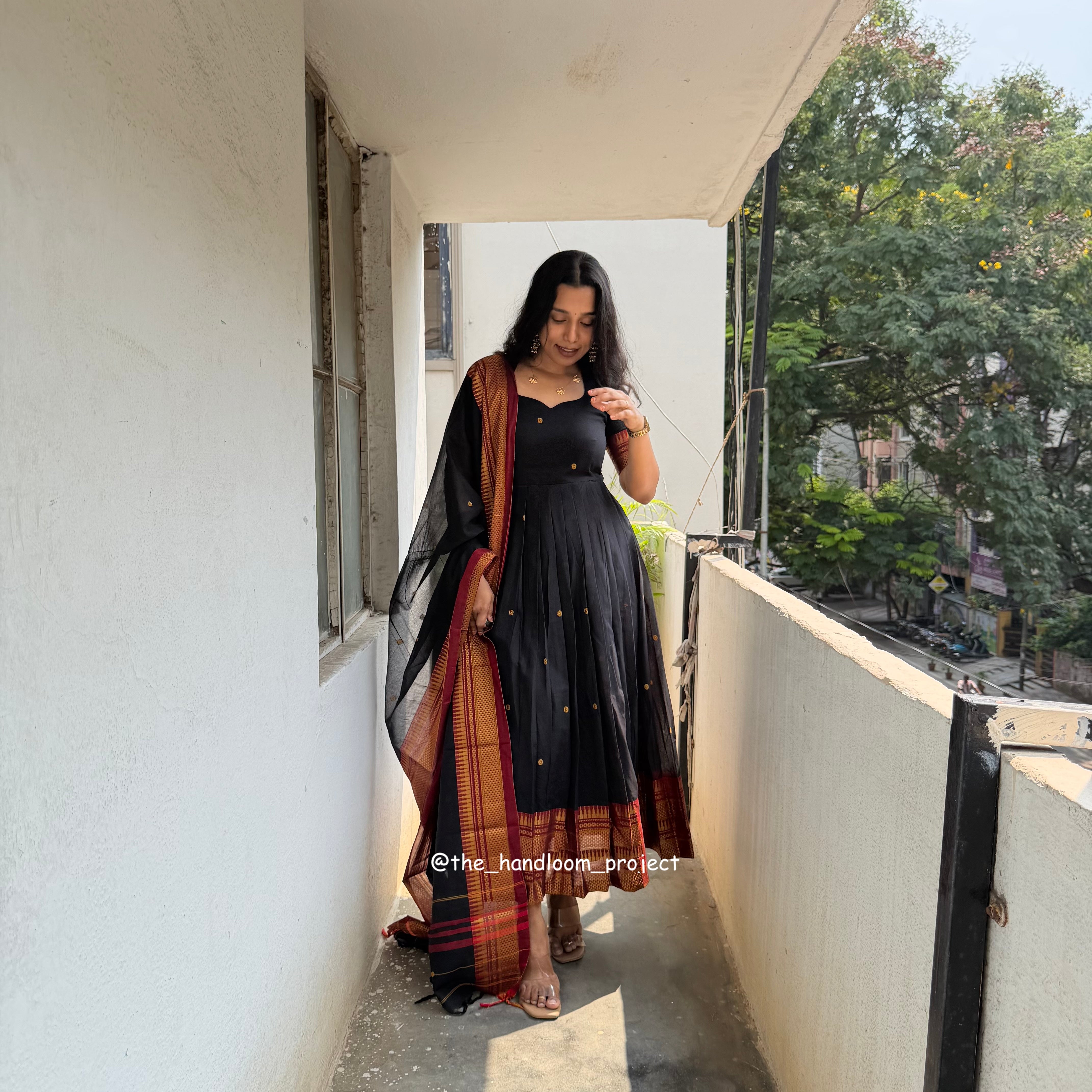 Black - dhara