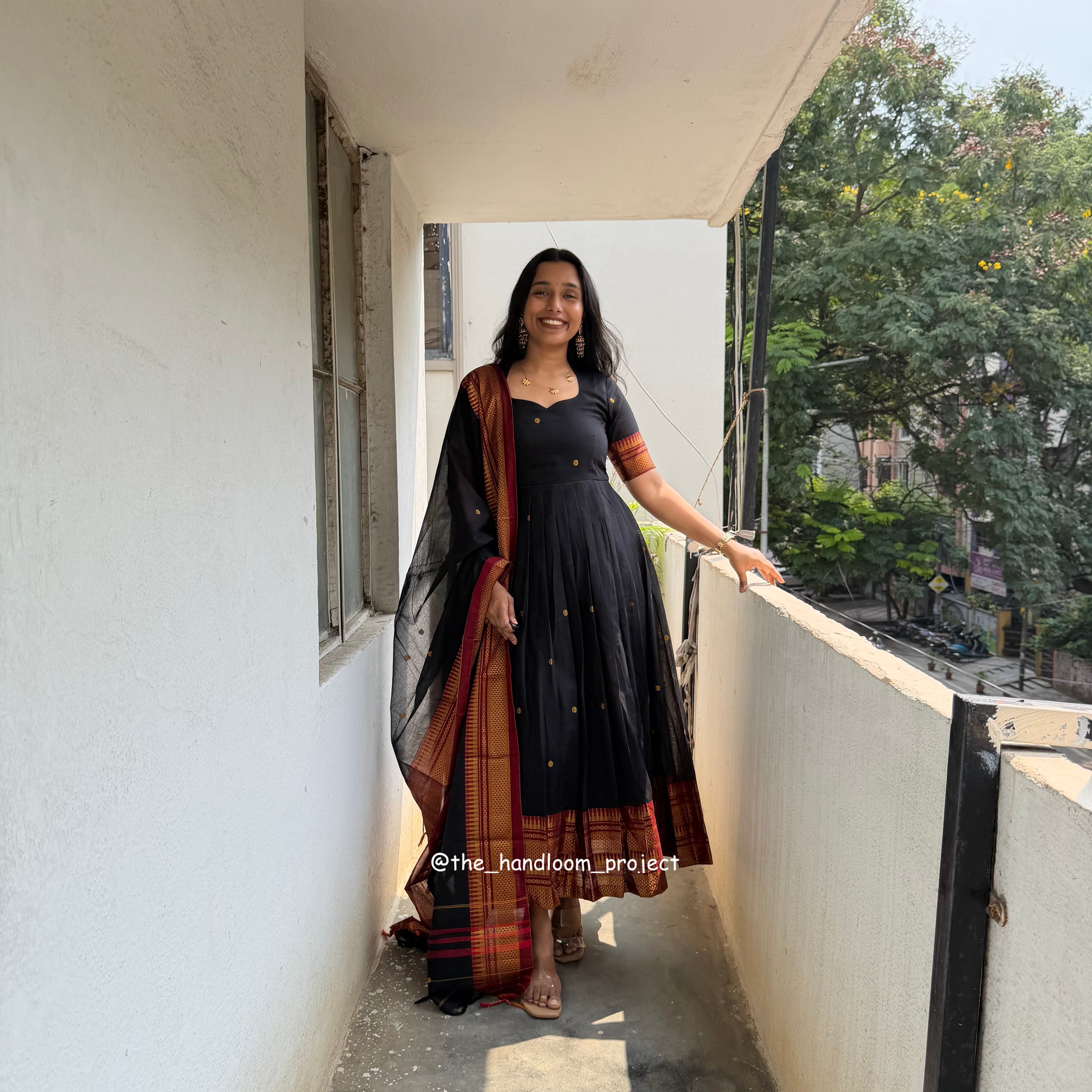 Black - dhara
