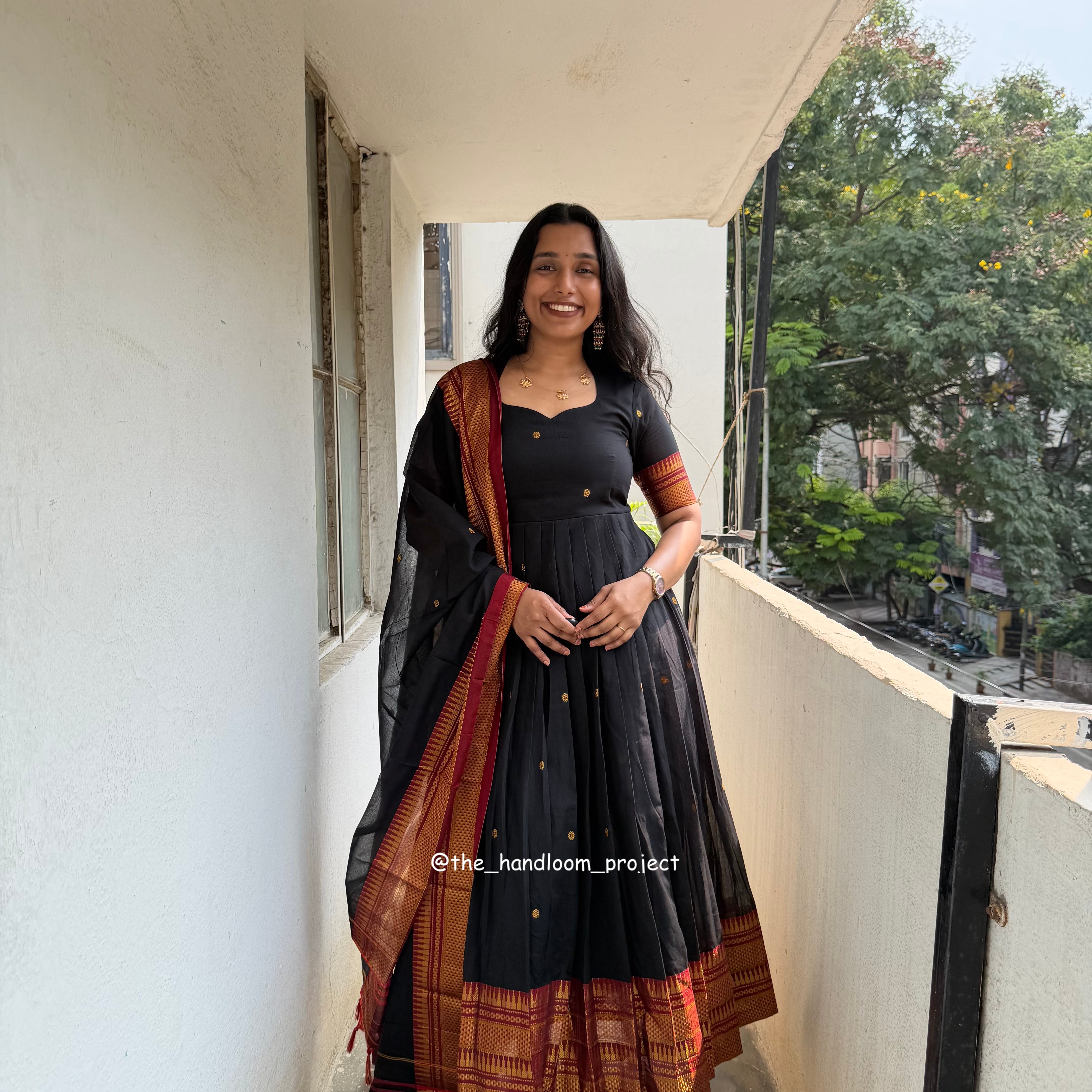 Black - dhara