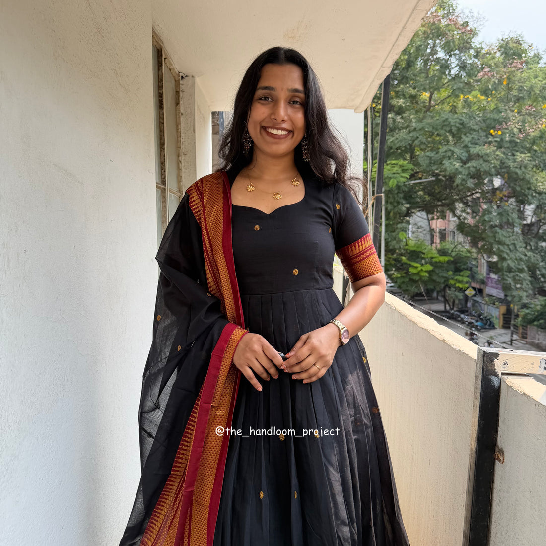 Black - dhara